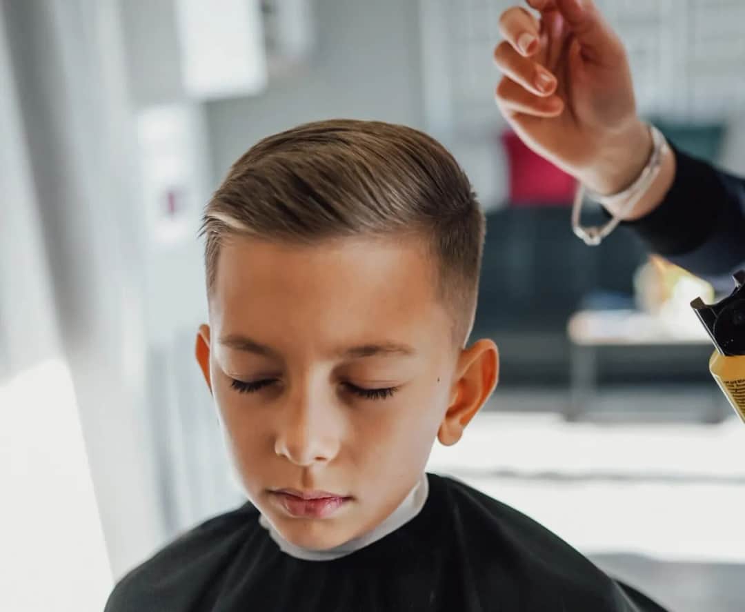 Fryzura na chłopczycę dla kogo? Idealne opcje dla aktywnych dzieci