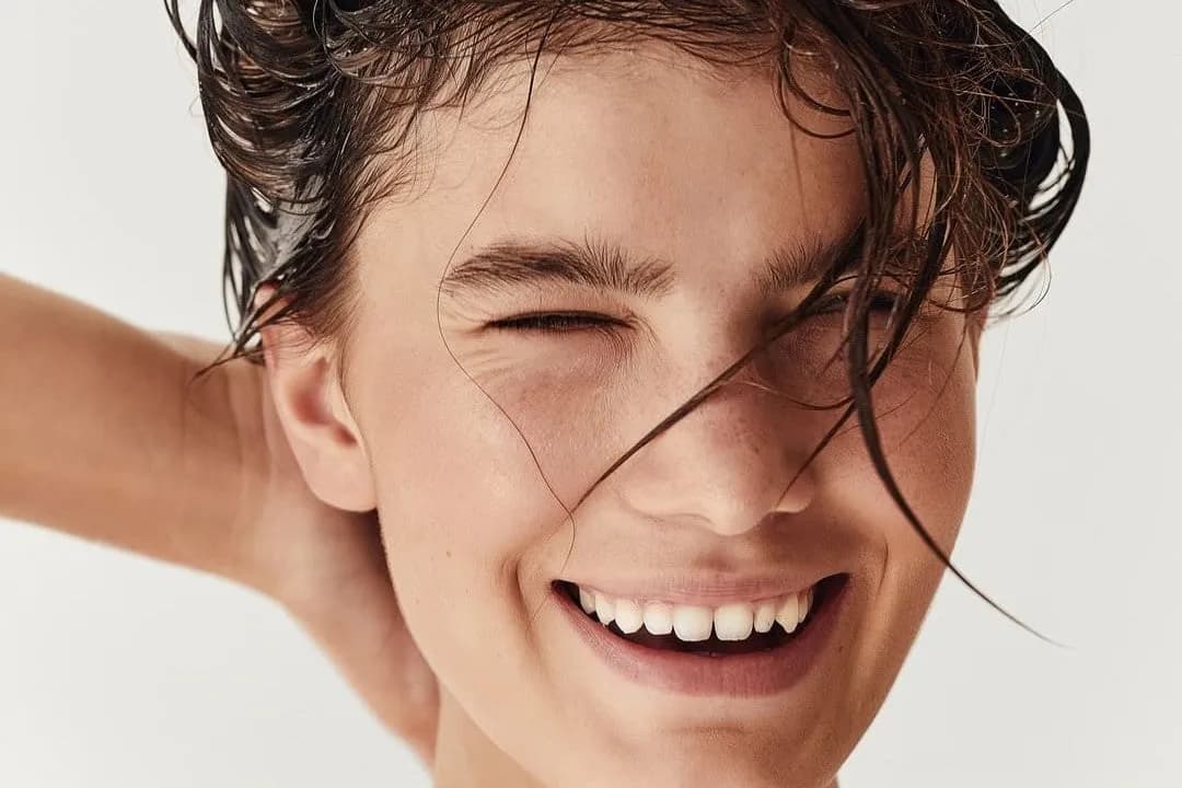 Jak zrobić płukankę do włosów, aby poprawić ich zdrowie i blask