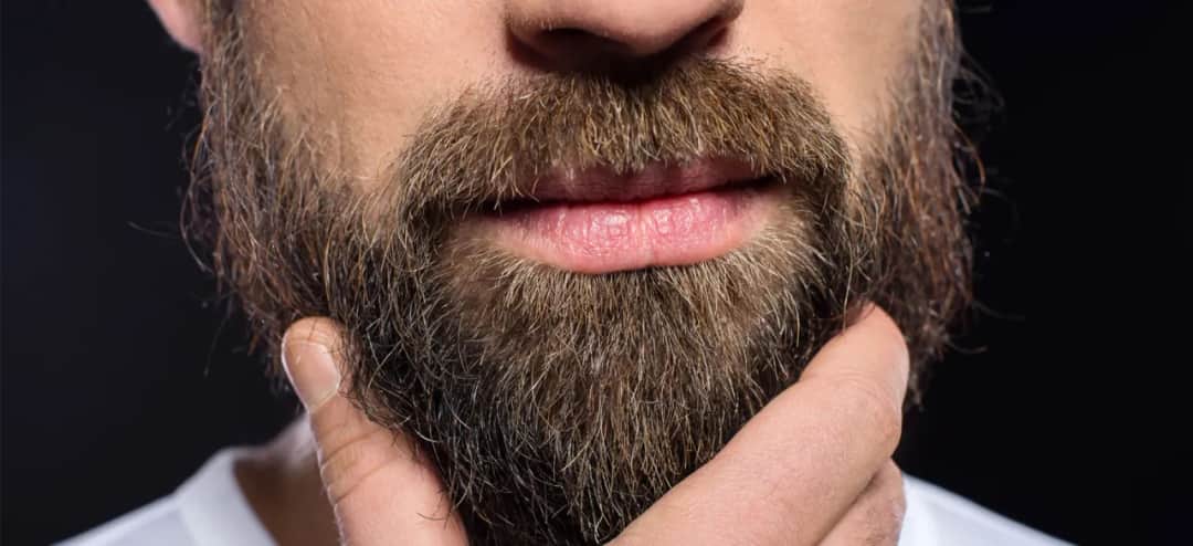 Jak zagęścić zarost na policzkach i uniknąć rzadkiego owłosienia