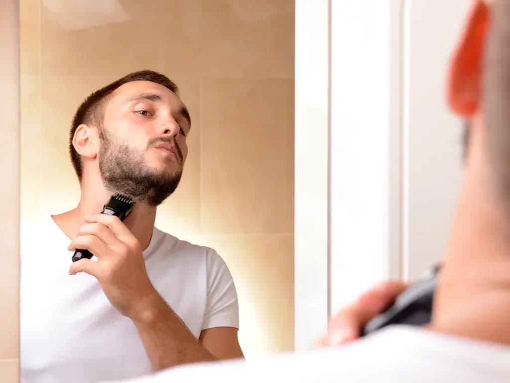 Jak używać maszynki do golenia, by uniknąć podrażnień i zacięć